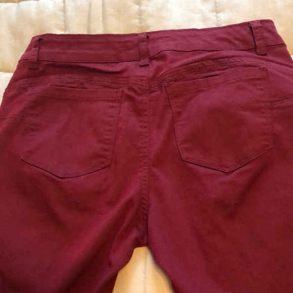 Burgundy jeans sz 7 EUC - Picture 2 of 3